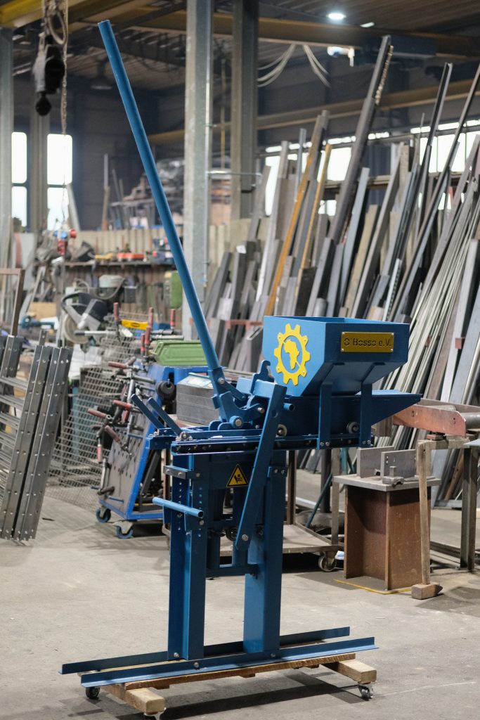 Lehmpresse in der Werkstatt Jürgens Meerbusch, Lank‑Latum